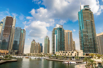 Fototapeta na wymiar Dubai Marina in a summer day