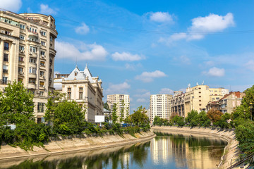 Fototapeta na wymiar Dambovita river in Bucharest