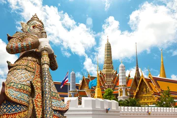 Foto op Plexiglas Demon Guardian in Wat Phra Kaew Grand Palace © merydolla
