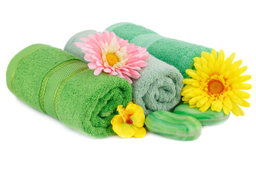 Obraz na płótnie Canvas Towel, soaps and flowers