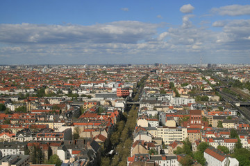 Fototapeta na wymiar stunning Berlin skyline panorama iwith beautiful summer sky