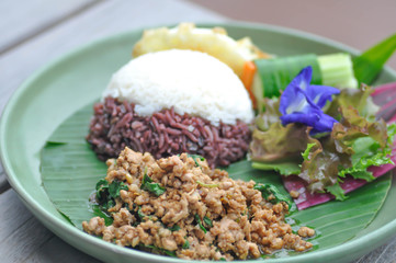 stir-fried basil with pork and rice