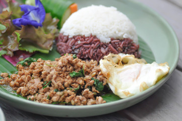 stir-fried basil with pork and rice