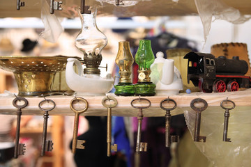 Vintage keys and lamps at the flea market. Moscow. 07.02.2018