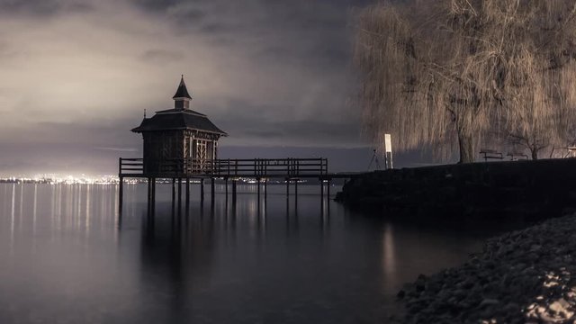 Le Pavillon de Bains &agrave; Vers chez le Bart, de nuit et en timelapse.