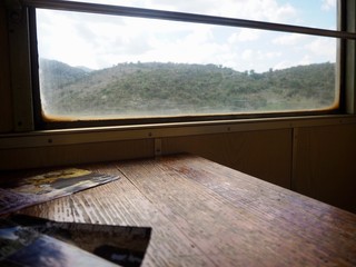 tavolo finestrino vecchio treno