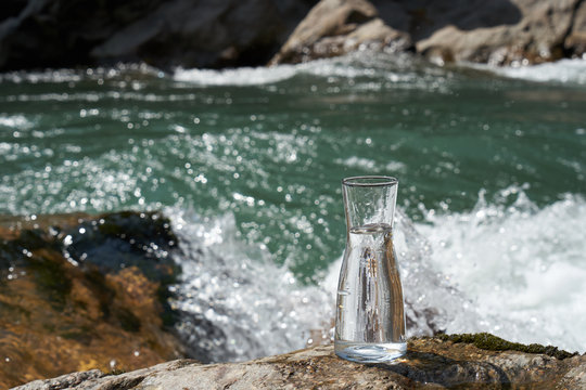 Picture of a glass flask with water.
