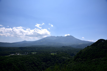 Naklejka premium 開田高原九蔵峠から眺める御岳山１