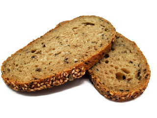 Gesundes Mehrkornbrot freigestellt auf weißem Hintergrund