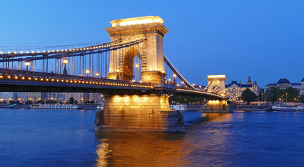Fototapeta premium The Chain Bridge over the Danube in Budapest, Hungary