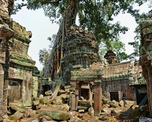 Fototapeta na wymiar Angkor,Cambodia, is one of the most important archaeological sites of Southeast Asia. It extends over approximately 400 square kilometres and consists of scores of temples