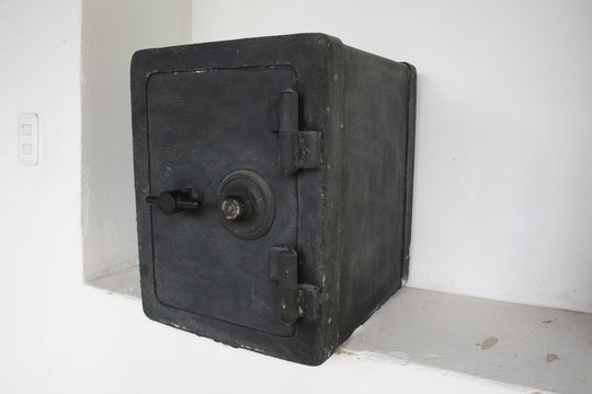 Vintage steel Safe case 