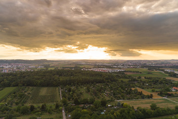 Obraz premium Luftbild Gewitterwolken überm Fasanenwald