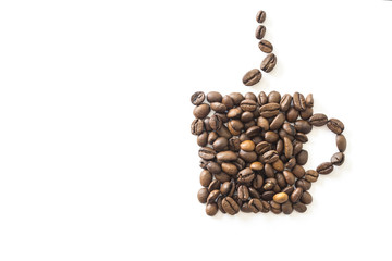 Coffee grains are laid out in the form of a cup.