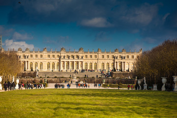 Obraz premium Garden of the Versailles Palace in a freezing winter day just before spring