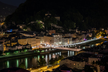 Naklejka premium Salzburg at night