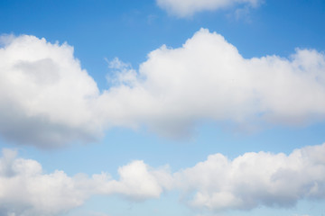 Fototapeta premium белые пушистые облака на голубом небе