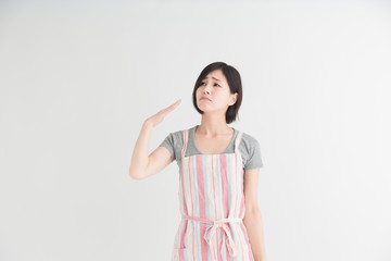 エプロン姿の女性・白バック