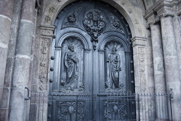 Obraz premium Roman Catholic church's door in QUITO