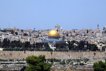 Fototapeta na wymiar view of the old city of Jerusalem in Israel with an olive mountain. the golden dome of the Moslem mosque