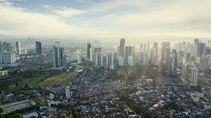 Fototapeta premium Piękny gród Dżakarty w mglisty poranek