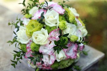 bright bridal bouquet