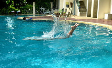 Splash water  jump in to the swiming pool.