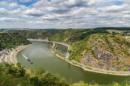 Mittelrheintal mit Loreleyfelsen bei St. Goar
