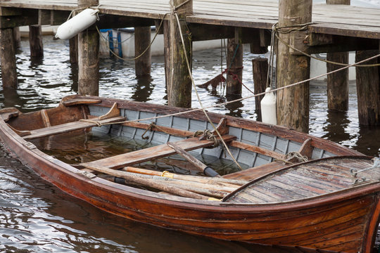 Altes Boot am Steg