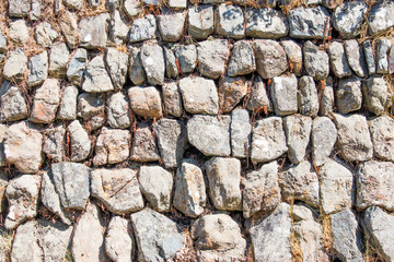 Hintergrund – bewachsene Natursteinmauer