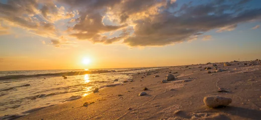 Cercles muraux Clearwater Beach, Floride LOVERS KEY, FORT MYERS BEACH, FLOIRDA/USA 11/4/15: Sunset on the beach.