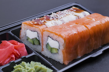 Set of  rolls in a black 