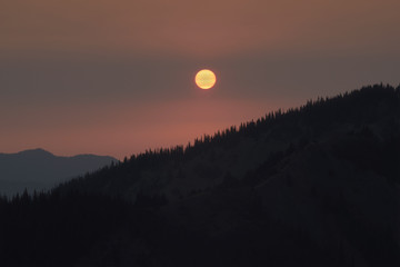 Fototapeta premium Wildfire Haze and Sunset from the Cirque Rim Trail, Olympic National Park, Washington