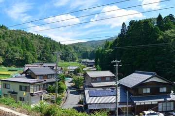 山沿いの家 © mimi