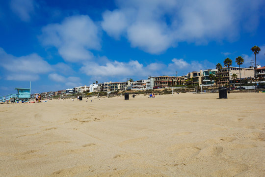Sandy Manhattan beach with palms and mansions in Los Angeles