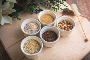 Naturprodukte Quinoa, Amaranth gepufft, Kichererbsen, Leinsamen