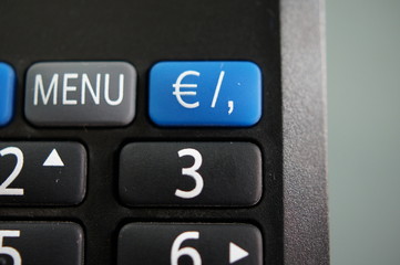 Fototapeta premium Euro,button, zeichen, web, cyberspace, icon, blau, symbol, 3d, isoliert, digital, abbildung, homepage, technik, auffassung, telefon, business, rot, weiß, computer