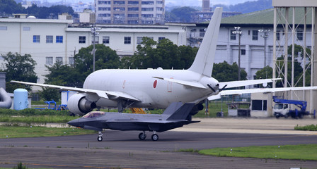 ジェット輸送機　ジェット戦闘機　KC-767　F-35　空中給油・輸送機　自衛隊機