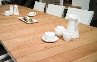 Dinner table whit dishes.
