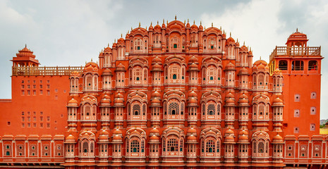 Fototapeta na wymiar Famous hawa mahal palace in Jaipur India