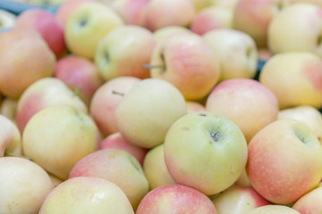 Yellow-red apples in a supermarket