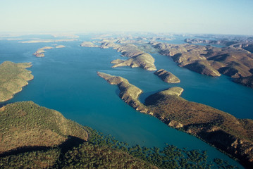 Veduta aerea della costa e delle isole in un ambiente selvaggio e sconfinato - Buccaneer Archipelago - Kimberley - Western Australia © Andrea