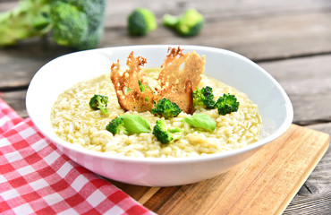 Broccoli Risotto topping with broccoli and rye bread grill.