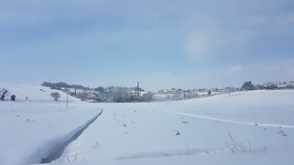 Fototapeta na wymiar Neve su strada e campo, Loreto , Italy