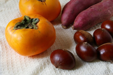 秋の味覚　柿　栗　さつまいも