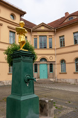 Bürgerschul-Brunnen an der ehemaligen Bürgerschule in Weimar, Thüringen