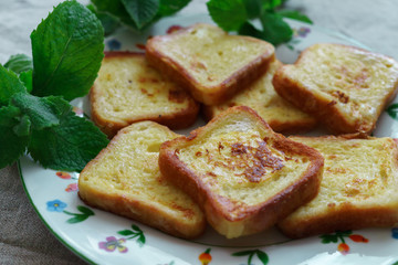 Toast with toast bread, fried for breakfast.