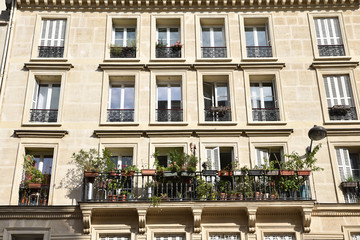 Immeuble fleuri à Paris, France