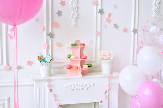 Children birthday. girl birthday decorations. decorations for holiday party. a lot of balloons pink and white colors. 