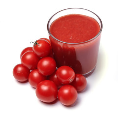 fresh Mature tomato and delicious tomato juice for healthy eating